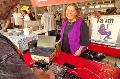 Un DJ ambiancé le marché Forville à Cannes pour la fête de la musique