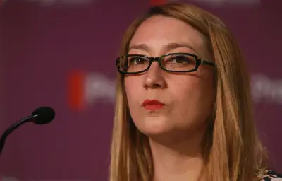 Une députée britannique poursuit xAI pour des deepfakes sexistes générés par Grok