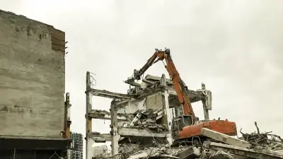 Une usine entièrement démolie à Champagnier à cause d'odeurs insupportables