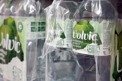 Volvic condamnée pour publicité trompeuse sur sa naturalité
