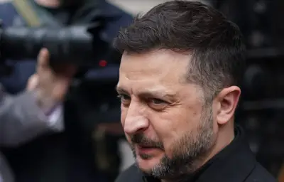 Zelensky refuse de céder le Donbass, soutien de Paris Londres Berlin