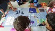 700 habitants exposent leurs drapeaux à la médiathèque de Frontignan