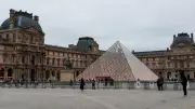 Affaire du Louvre : des photos sur un téléphone mènent à la Belgique