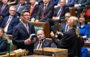 Andy Burnham, favori pour succéder à Starmer, rassure les marchés