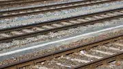Angleterre : trois ouvriers ferroviaires manquent de peu d'être percutés par un train dans un tunnel