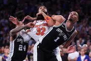 Au Madison Square Garden, Trump hue et porte la poisse aux Knicks