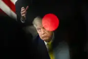 Avant le G7, Trump s'entretient avec Poutine et Zelensky
