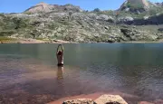 Baignade en lac de montagne : pourquoi il faut éviter pour préserver l'écosystème