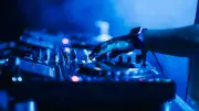 Blague de DJ Bens dans un TGV : diffusion de porno devant une enfant