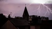 Canicule : 39 départements en orange, orages violents et rafales à 100 km/h lundi