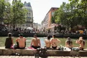 Canicule : 49 départements en rouge, 845 écoles fermées, trois décès en Gironde