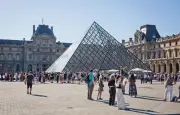Canicule : musées et monuments parisiens adaptent leurs horaires