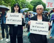 «C'est une honte pour notre pays» : à Paris, hommage à Lyhanna sous les fenêtres du ministère de la Justice