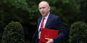 Démission du ministre de la Défense britannique, critique le plan militaire de Starmer
