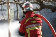 Double incendie sur l'A8 à Tanneron : 6000 m² brûlés, 45 pompiers mobilisés
