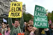 Elon Musk accusé d'amplifier des discours violents sur X après les émeutes de Belfast
