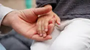 Enfant victime de violences : signes physiques et comportementaux à repérer