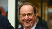 François Hollande participe à l'émission Netflix « Dans la sauce » : une stratégie d'humour