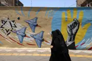 Frappes américaines en Iran : Téhéran riposte et promet de refermer Ormuz