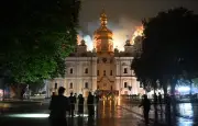 Guerre en Ukraine : neuf morts dans des frappes russes, la cathédrale de Kiev en feu