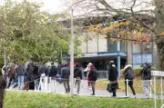 Immigration en France : baisse des entrées, familles et diplômes en hausse