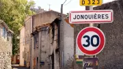 Incendie dans l'Aude : Jonquières, un village en cendres un mois après le mégafeu