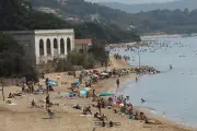 Incendie de bateau à La Londe : la plage de Tamaris fermée pour pollution