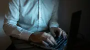 Informaticien condamné à 57 ans de prison pour avoir piraté ses voisines