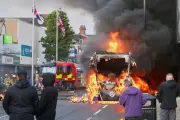 Irlande : incidents violents lors de manifestations anti-immigrés à Belfast