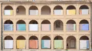 À Marseille, l'artiste Adrien Vescovi vous accueille à draps ouverts