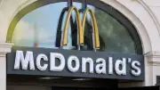McDonald's : un employé viré pour transpiration excessive, il dénonce une discrimination