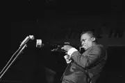 Miles Davis à Jazz à Juan : 4 concerts mythiques pour son centenaire
