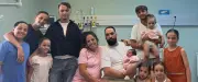 Naissance exceptionnelle : une maman accouche de son 10e enfant à Sète
