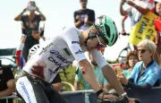 Paul Seixas au départ de la dernière étape malgré sa chute