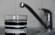 Pollution de l'eau potable : menace systémique pour la santé selon des médecins