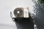 Pourquoi la climatisation réchauffe plus l'air la nuit que le jour