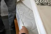 Prison ferme pour un escroc au matelas multirécidiviste à Menton