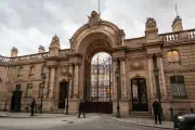 Quand Macron n'est pas là, Baron Noir squatte l'Élysée
