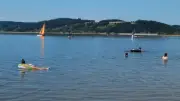 Randonneuse de 70 ans secourue par bateau sur le lac de Naussac