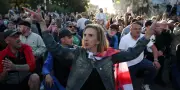 Royaume-Uni : vidéo choquante, manifestation violente après le meurtre d'un étudiant