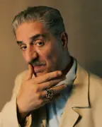 Simon Abkarian : de la guerre à la Gaule, itinéraire d'un acteur engagé