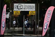 Soldes d’été : catastrophe en centre-ville, aubaine pour les grands magasins climatisés