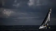 Solitaire du Figaro : Tom Dolan abandonne après échouement sur les rochers