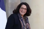 Sport et superstition : la ministre offre des pierres aux Bleus pour la Coupe du monde