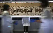 Tapisserie de Bayeux : Catherine Pégard défend les préparatifs du transport
