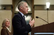 Trois jeunes Canadiennes attaquent le gouvernement pour inaction climatique