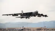 Un bombardier B-52 américain s'écrase en Californie après son décollage