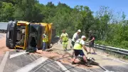 Un semi-remorque se renverse à Saint-Sernin-sur-Rance, le chauffeur blessé