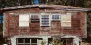Une maison en kit de Jean Prouvé menacée par le nouveau maire