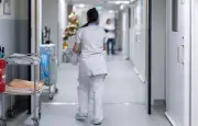 Urgences : une heure d'attente supplémentaire en dix ans selon la Drees